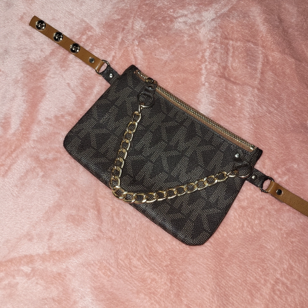 Michael Kors Signature Fanny Pouch